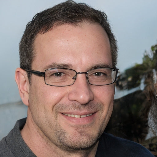 <em>Fernando Hernández</em>